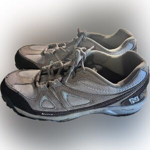 New Balance 606 Womens 8 Hiking Walking Shoes Sneakers WW606BR gray brown S7